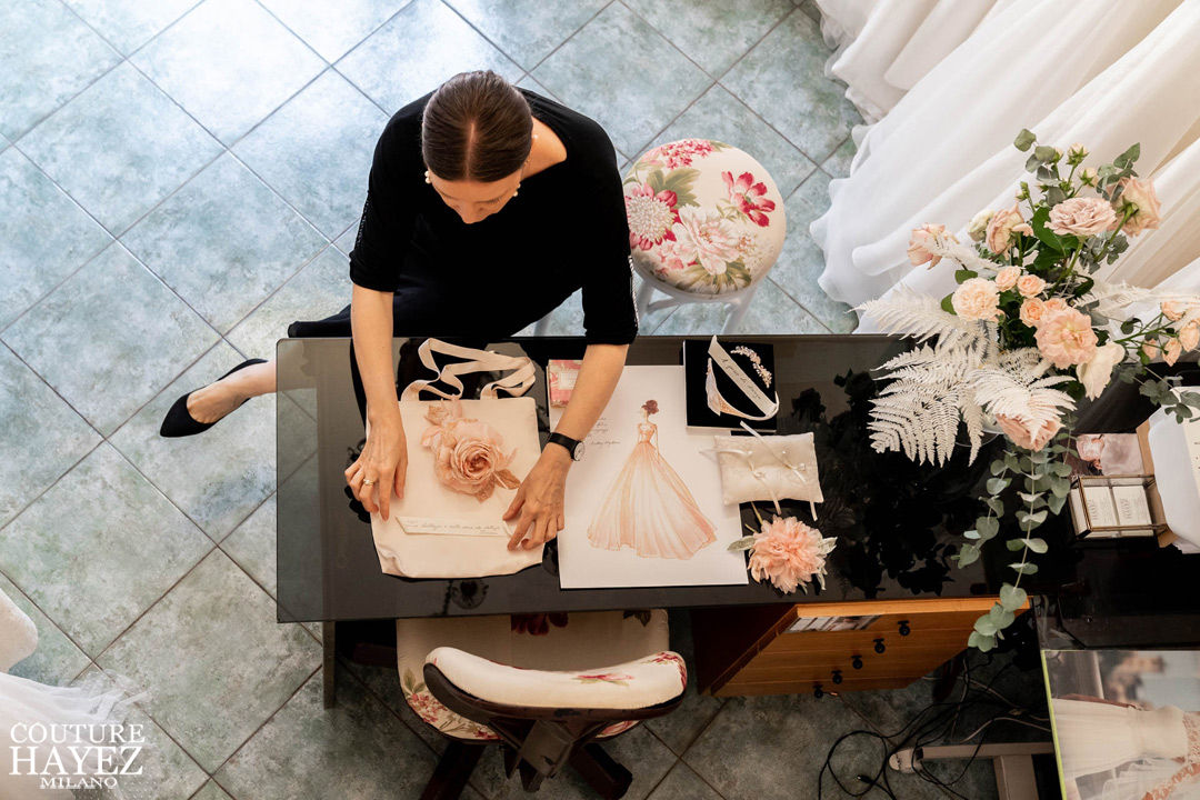 Loriana stilista Couture Hayez , piccolo atelier con abiti da sposa in seta a milano
