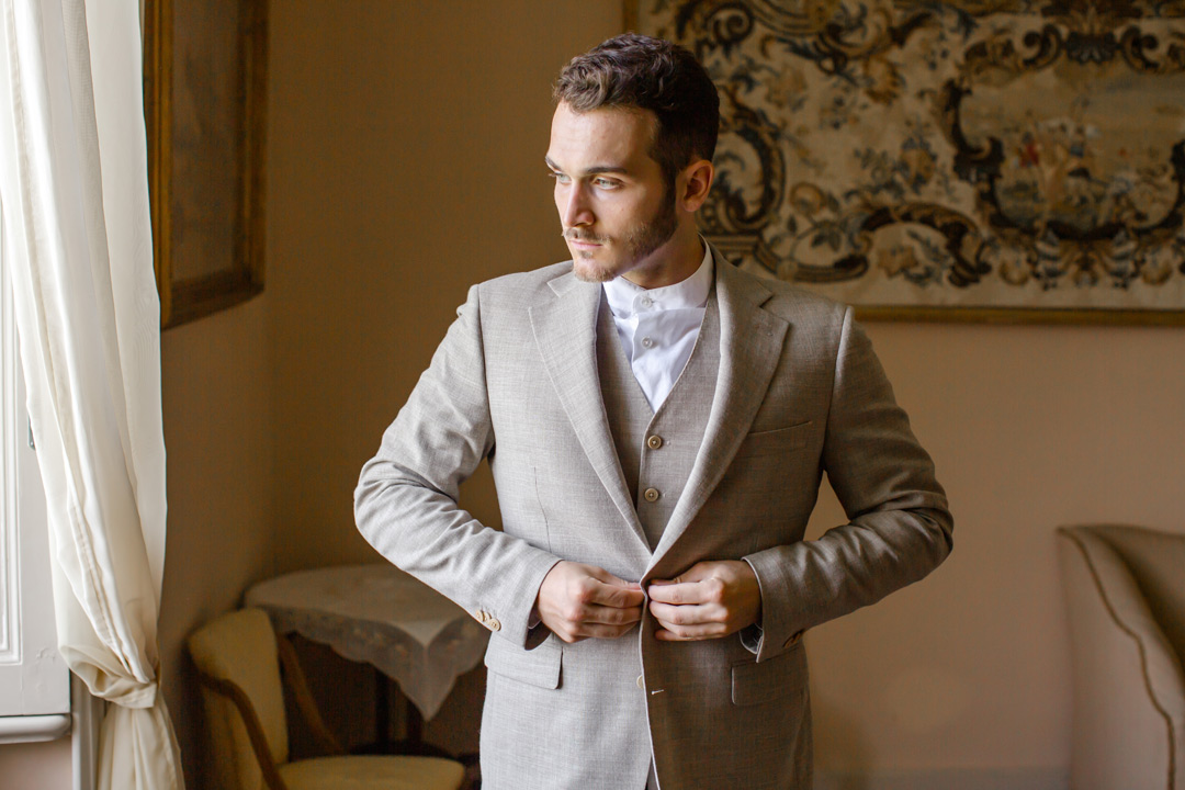 abito da sposa in lino avana e bianco informale